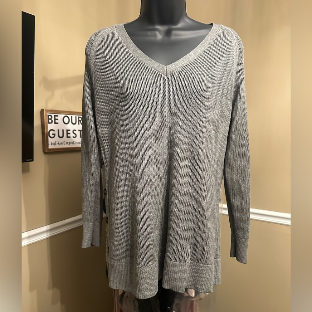 Banana Republic Women's V-Neck Sweater in Gray